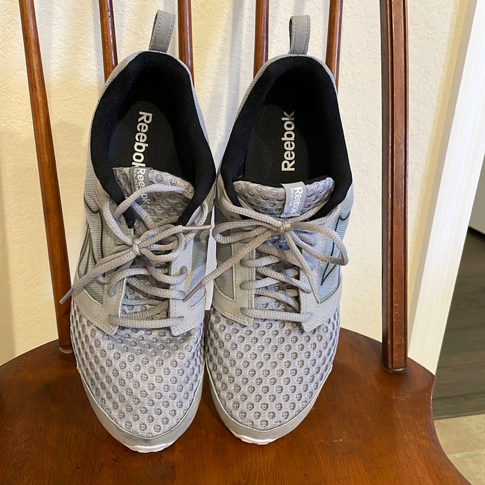 Reebok men’s 10 1/2 athletic shoes
